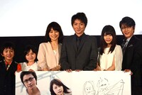 映画「僕だけがいない街」初日舞台挨拶の様子。（左から）中川翼、鈴木梨央、石田ゆり子、藤原竜也、有村架純、及川光博。