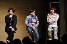 （左から）緑川光、高松信司、前野智昭。