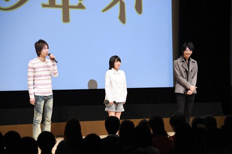 （左から）前野智昭、藤原夏海、島崎信長。