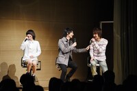 （左から）藤原夏海、島崎信長、前野智昭。