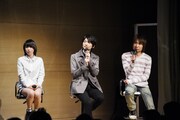 （左から）藤原夏海、島崎信長、前野智昭。