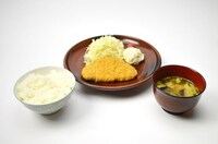 「とんかつDJアゲ太郎」のとんかつ定食