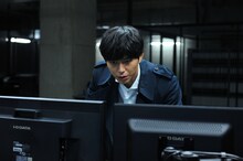 東出昌大扮する三島創。(c)大場つぐみ・小畑健／集英社 (c)2016｢DEATH NOTE｣FILM PARTNERS