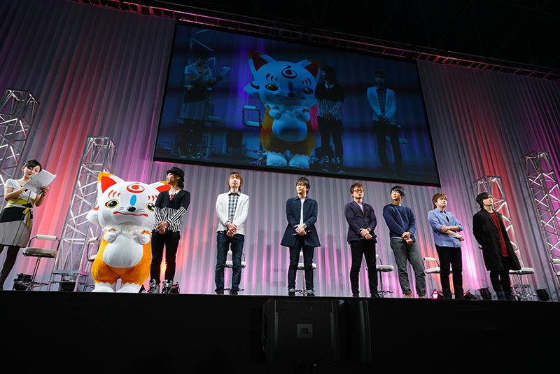 （左から）司会、こんのすけ、三日月宗近役の鳥海浩輔、山姥切国広役の前野智昭、歌仙兼定役の石川界人、蜂須賀虎徹役の興津和幸、陸奥守吉行役の濱健人、大和守安定役の市来光弘、加州清光役の増田俊樹。
