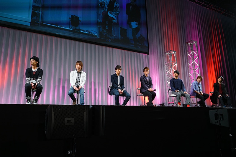 （左から）三日月宗近役の鳥海浩輔、山姥切国広役の前野智昭、歌仙兼定役の石川界人、蜂須賀虎徹役の興津和幸、陸奥守吉行役の濱健人、大和守安定役の市来光弘、加州清光役の増田俊樹。
