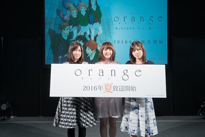 （左から）高森奈津美、花澤香菜、衣川里佳。
