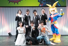 「僕のヒーローアカデミア」放送開始直前スペシャルステージの様子。（上段左から）諏訪部順一、石川界人、梶裕貴、三宅健太。（下段左から）佐倉綾音、山下大輔、岡本信彦、オールマイト君。