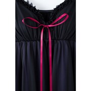 深紅のリボン。