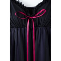 深紅のリボン。