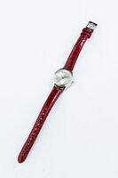 バンモデルの腕時計。