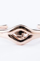 バンモデルのバングル。