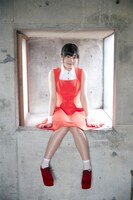 「だって、ギュってして。」を歌う花谷麻妃（Fullfull☆Pocket）。