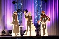 ステージに設置されたアレン、ラビ、神田のパネル。