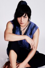 山口大地演じるオウニ。(c)「クジラの子らは砂上に歌う」舞台製作委員会