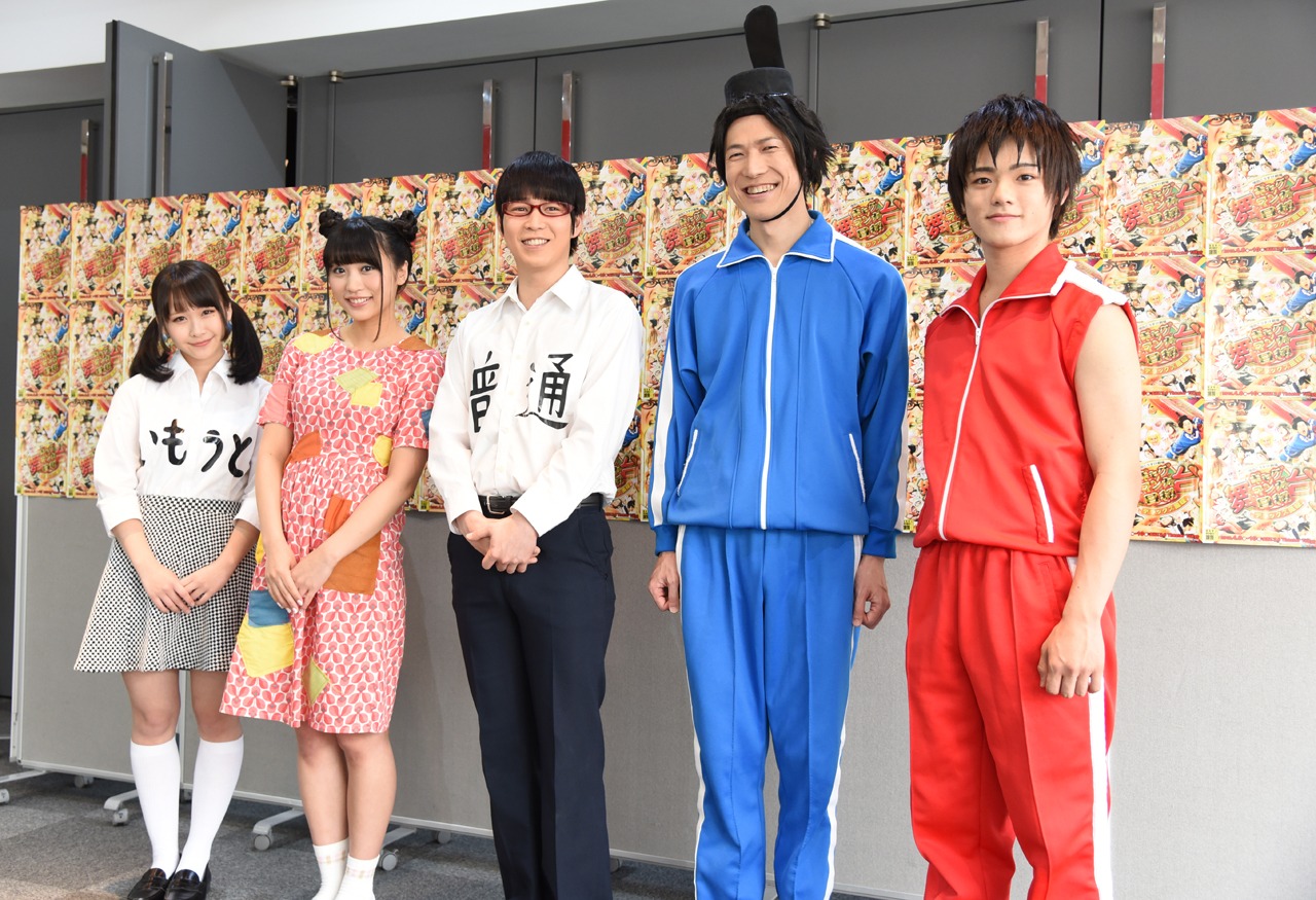 「舞台 増田こうすけ劇場 ギャグマンガ日和 デラックス風味」囲み取材の様子。（左から）増井みお、根岸愛、鎌苅健太、西山丈也、長江崚行。
