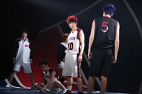 「舞台『黒子のバスケ』 THE ENCOUNTER」より。（撮影：引地信彦　田中亜紀）