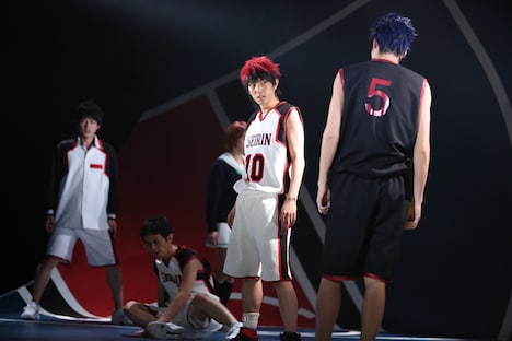 「舞台『黒子のバスケ』 THE ENCOUNTER」より。(撮影:引地信彦 田中亜紀)