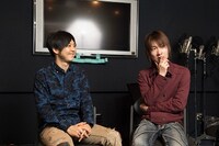 （左から）梶裕貴と前野智昭。