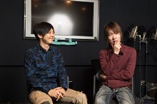 （左から）梶裕貴と前野智昭。