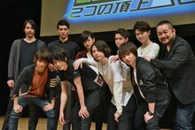 （上段左から）郷本直也、章平、鳥越裕貴、桝井賢斗、大野瑞生、西田シャトナー。（下段左から）小越勇輝、廣瀬智紀、北村諒、植田圭輔。