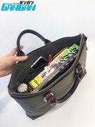 25周年を迎えた月刊少年ガンガンは、鞄にも入れられる持ち運び便利な仕様にリニューアル。