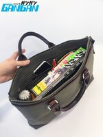 25周年を迎えた月刊少年ガンガンは、鞄にも入れられる持ち運び便利な仕様にリニューアル。