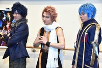 （左から）グレイ・フルバスター役の白又敦、ナツ・ドラグニル役の宮崎秋人、ジェラール・フェルナンデス役の荒木宏文。