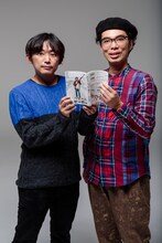 （左から）花沢健吾と片桐仁。