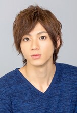 碓井航太役の山田裕貴。