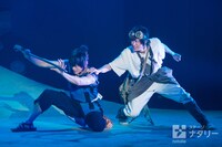 舞台「クジラの子らは砂上に歌う」公開ゲネプロの様子。(c)「クジラの子らは砂上に歌う」舞台製作委員会