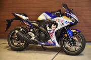 天野恩紗が描かれた痛バイク・YAMAHA YZF-R25。