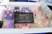 エントランス「イメージの泉」に設置されたグッズたち。