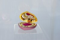 エントランス「イメージの泉」に設置されたグッズ。