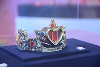 エリア4「セーラームーン エスカレーション～社会現象となったセーラームーン」の展示風景。