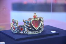 エリア4「セーラームーン エスカレーション～社会現象となったセーラームーン」の展示風景。