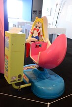 エリア4「セーラームーン エスカレーション～社会現象となったセーラームーン」の展示風景。