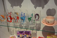 エリア4「セーラームーン エスカレーション～社会現象となったセーラームーン」の展示風景。