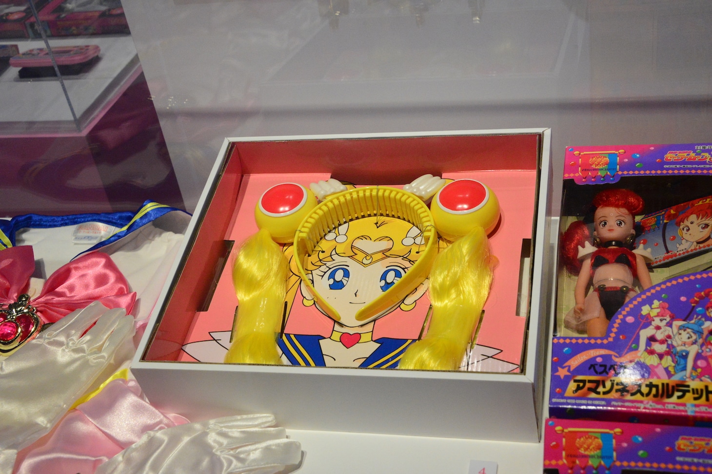 エリア4「セーラームーン エスカレーション～社会現象となったセーラームーン」の展示風景。