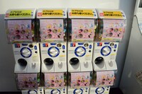 缶バッジガチャも設置。