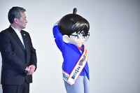 キャスト陣からメッセージが送られると聞いて照れるコナン。