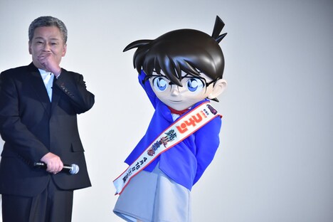 キャスト陣からメッセージが送られると聞いて照れるコナン。