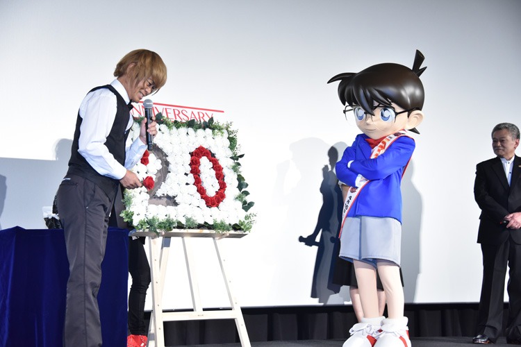 「これからは公安に任せてくれたまえ。タイトルも『名探偵安室』に……」と冗談混じりにメッセージを送る古谷徹と、少し困ってしまうコナン。