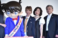 初日舞台挨拶の様子。