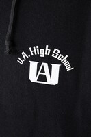 雄英高校のエンブレムをデザインした胸元。