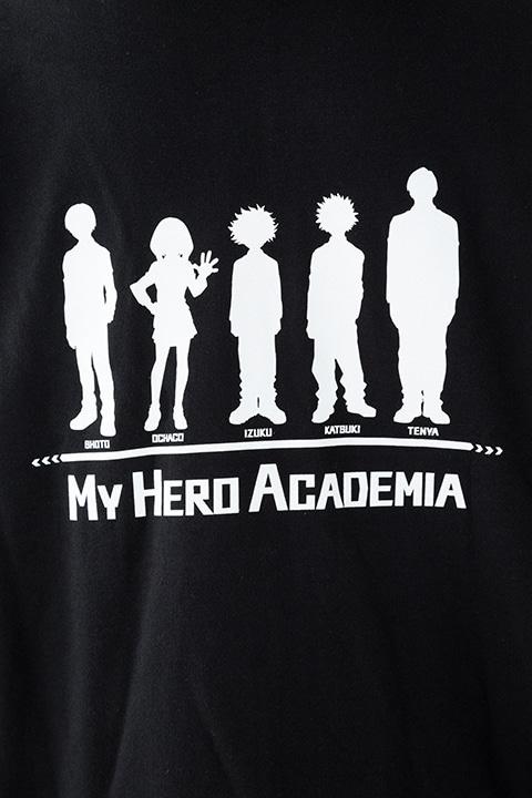 背面には緑谷出久らのシルエット。