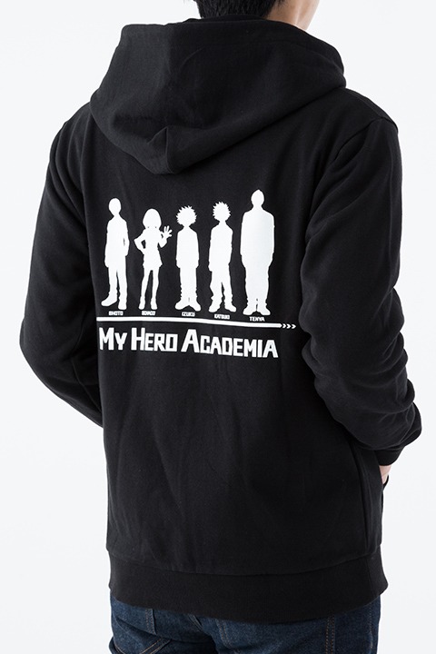 「僕のヒーローアカデミア」雄英高校イメージパーカーの着用例。
