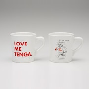 (左から)「LOVE ME TENGA マグカップ」、「まん○画太郎×TENGA ドクミ マグカップ」。