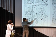 間違いを見つけた宮野真守。