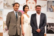 （左から）ティエリー・ダナ氏、菜々緒、ファブリス・ドゥアール氏。