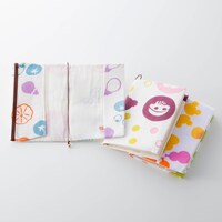 手ぬぐい専門店「にじゆら」のブックカバー3種。